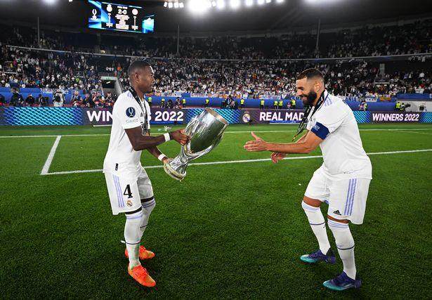 阿拉巴：投票由球队决定 本泽马是我心中最佳前锋