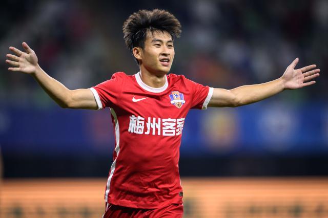 九游娱乐官网-【中超】尹鸿博单刀陈国抗两球 梅州6比0大胜河北