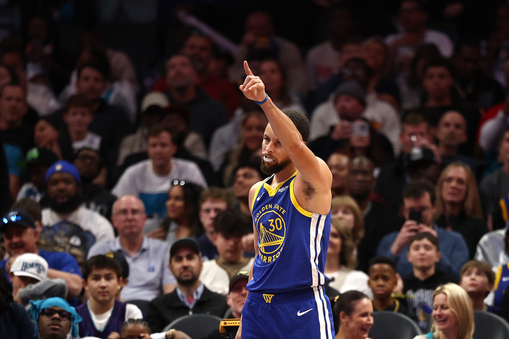 疯狂毒奶了？ESPN预测明天胜率：勇士82.4% 国王17.6%